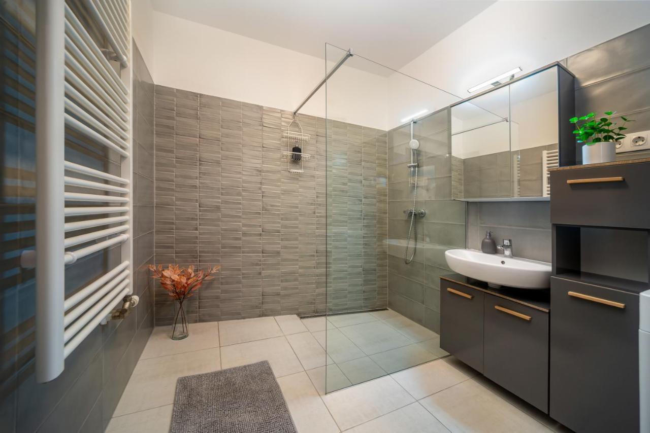 Grace Pine 2 Apartment Budapest
